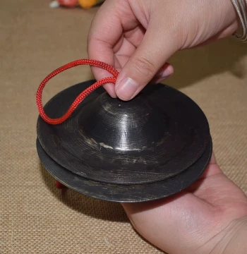 Handmade Bronze Black Cymbals, Vintage-Style Black Gongs, Beijing Opera Cymbals, Small Hat Cymbals, Dingding Chai Ritual Instruments, Hezi