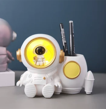 Astronaut Pen Holder with Light Storage Ornament Night Light Creative Boys Students Birthday New Year Gift