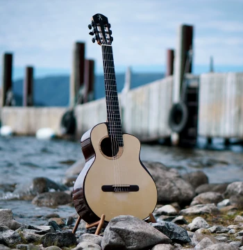 aNueNue MN214 All-Solid Classical Nylon-String Guitar, 36-inch Travel Size, Moon Spruce Top with Indian Rosewood