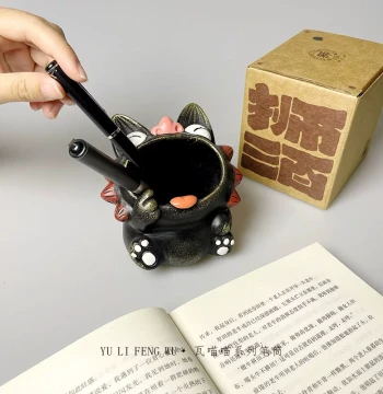 Yuli Fengwu | Wa Miaomiao Series Pen Holder - Yunnan Cute Wa Cat Original Design Blessing Ornament, Birthday Gift