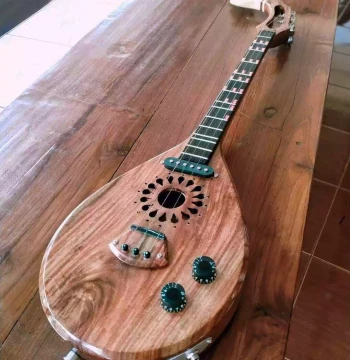Thai Phin Instrument – Electric-Acoustic Mandolin from Thailand and Laos, Traditional Plucked String Folk Instrument