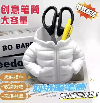 Novelty 3D Printed Down Jacket Pen Holder, Large Capacity Desktop Multi-Function Storage Cup Sleeve, Creative Desk Gift