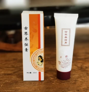 Specialized String Care Wax for Guqin, String Protection and Lubricating Oil in Soft Tube, Portable and Easy to Use, Rose and Sandalwood Scent, Guqin Maintenance Accessory