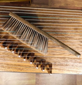 Specialized Soft-Bristle Cleaning Brush for Guzheng – Dust Removal and Maintenance Tool