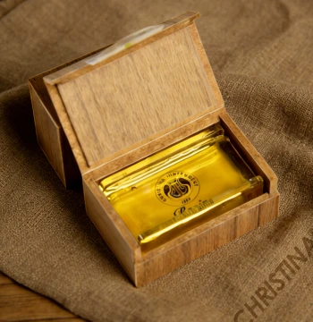 Authentic Christina Violin Rosin in Wooden Box - Dust-Free Formula