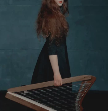 Zhuang Sheng Meng Die Handmade Custom 26-String Portable Harp with Strap, Semi-Tone Keys, and Carbon Strings – Niche Instrument