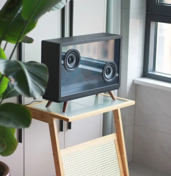 Suitable for MORRORART Speaker Solid Wood Stand Transparent Lyrics Speaker Desktop Subtitle Stand
