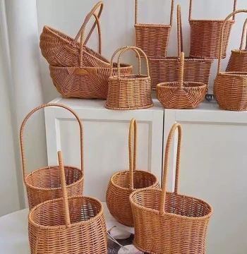 Rattan Woven Handheld Flower Basket, Picnic Storage Basket, Fresh Flower Arrangement Basket, Decorative Prop, Pastoral Style Festival Gift Basket