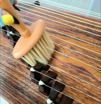 Guzheng Brush Set, Soft Bristle Cleaning Brush, Long-Hair Solid Wood Dusting Brush for Guqin, Guitar, and Piano
