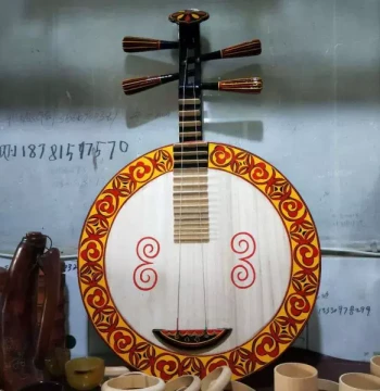 Sichuan Liangshan Yi Ethnic Yueqin, 2-String Traditional Plucked Instrument and Decor