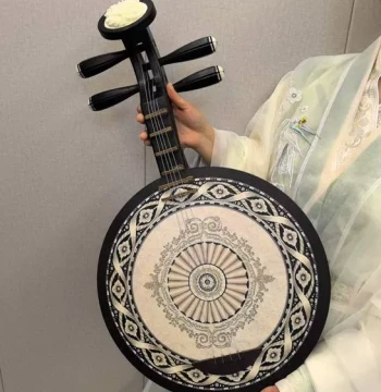 Yi Ethnic Moon Lute Dance Prop: Simulated Pipa for Stage Performance and Photography, Yunnan Folk Instrument