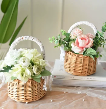 Woven Flower Basket - Rattan Handheld Prop for Photography, Picnics, Floral Arrangements, and Gift Giving