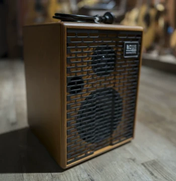 Dalian Yuanmutang ACUS OneforStreet Italian-Made Acoustic Guitar Amplifier with Charging Function