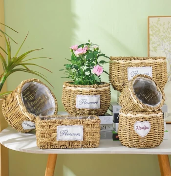 Handwoven Grass and Bamboo Flower Basket, Creative Manual Weaving for Fresh Flowers, Dried Flowers, Succulents, and Orchids, Portable Planter