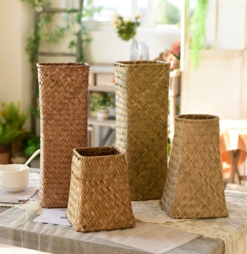 Natural Seagrass Woven Flower Basket - Rattan & Bamboo Floral Vase for Dried Flowers, Rustic Decor, Living Room Indoor Ornament
