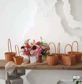 Grass & Bamboo Woven Flower Basket - Handheld Rattan-Style Basket for Postpartum Eggs, Fruits, DIY Fresh Flowers, Floral Arrangements