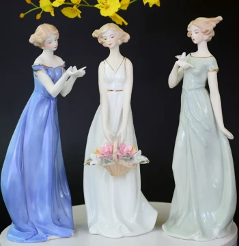 European Style Ceramic Figurine Ornament, Home Decor for Living Room, Wine Cabinet, and TV Stand, Creative Wedding Gift