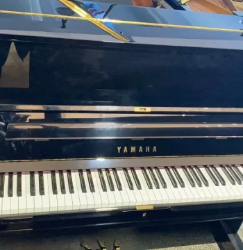 Yamaha U1 Piano (2010 Japan Model) - Clear Tone with Rich Texture, Dual Soft-Close Lid Mechanism
