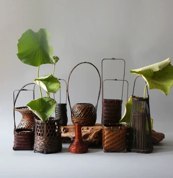 Hand-Woven Small Flower Basket Ornament, Bamboo Woven Vase and Flower Vessel, Zen Chinese and Japanese Style Floral Arrangement Container