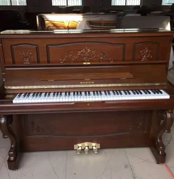 Used Samick 121 Upright Piano: Original Korean Import for Professional Performance and Exams
