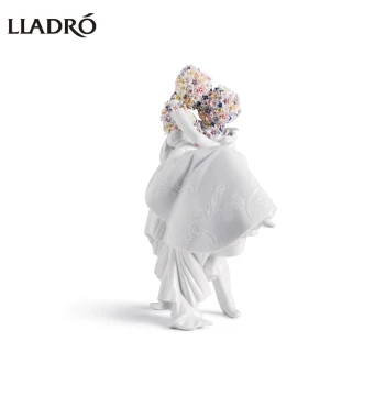 LLADRO Elegance - Language of Love II, Porcelain Figurine of a Kissing Couple, Housewarming or Wedding Gift