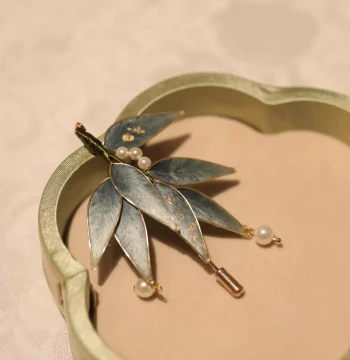 Suzhou Intangible Cultural Heritage Velvet Flower Brooch - Silk Thread Handcraft for Mom or Teachers (Ideal for Hanfu and Qipao)