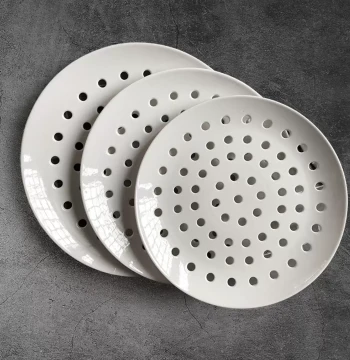 Ceramic Multi-Hole Steaming Plate - Creative Commercial Dumpling, Fish, and Bun Steamer with Drainage Design, Round Shape