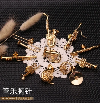 MUSIC BABY Mini French Horn Gold-Plated Brooch French Horn Model Gift Suit Pin Performance Blazer Brooch