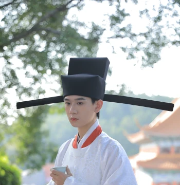 Song Dynasty Futou Hard-Wing Crown Hat Spread-Foot Restoration Style
