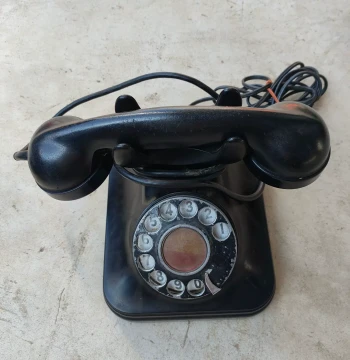Vintage Hand-Crank Magneto Telephone: Nostalgic Antique Dial Phone for Folk Decor, Film Props, and Retro Collections
