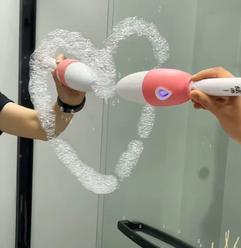 Stylish New Creative Bubble Pen, Portable Rechargeable Heart-Shaped Bubble Machine Toy for Kids