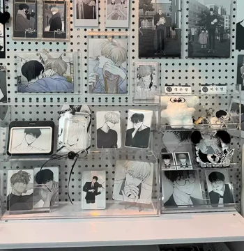 Acrylic Badge Moisture-Proof Figure Display Case Sliding High-Transparency Box for Small Cards Standees Quicksand Shelving