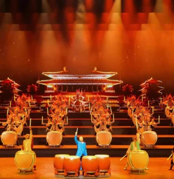 LED Outdoor Light Wave Drum, Smart Remote-Controlled RGB Flowing Light Chinese Drum, Solar-Powered Stage Decoration Illuminated Sphere