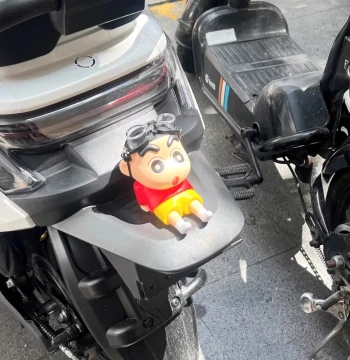 Crayon Shin-chan Electric Scooter Decorative Small Accessories, Car Ornament, Nio E-Bike Rear Cute Figurine Small Accessory