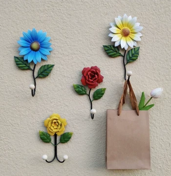 Pastoral Creative Rose and Daisy Door Key Hook, Wall Clothes and Hat Hook, Behind-Door Bag Wall Hanging Decoration
