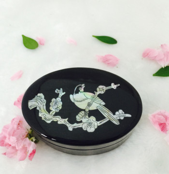 Yangzhou Lacquerware Jewelry Box - Shell Inlaid Duck Egg Powder Case, Cultural Gift by Xie Fuchun and Dai Chunlin
