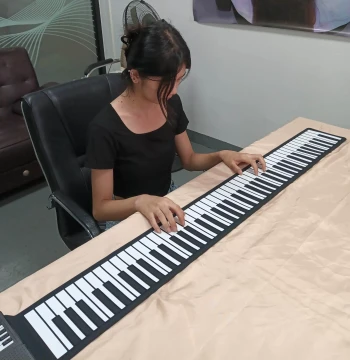 Hongmi 88-Key Professional Roll-Up Piano - Thickened Desktop Electronic Keyboard, Portable & Foldable for Beginners
