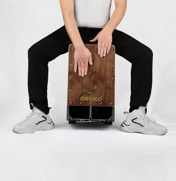 GECKO Cajon Drum - Professional Plug-In Box Drum with Deep Bass for Hand Percussion