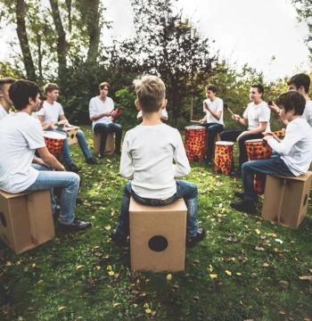 Kids' DIY Paintable Cajon Drum - Portable Sit-on Cardboard Percussion Instrument for Kindergarten