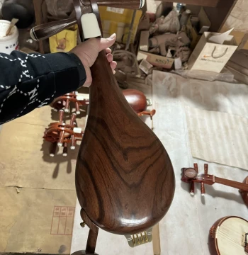 Factory Produced Professional Performance and Exam Liuqin Instrument Made from Aged Rosewood, Plucked String Instrument, Polished Finish