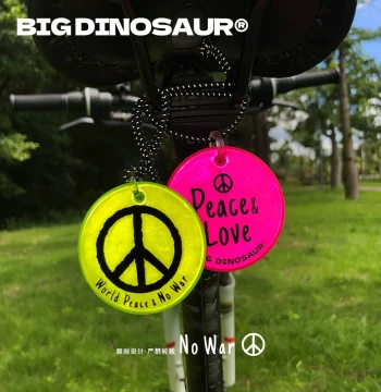 World Peace Reflective Pendant, Peace Love Bicycle Decoration, Backpack Ornament, Safety Warning, Anti-War