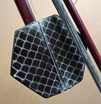 Liu Menghu Jing Erhu - Premium African Small-Leaf Red Sandalwood Erhu for Professional Troupe Performances