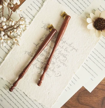 Yui English Calligraphy Roundhand & Flourished Script ERES Solid Wood Oblique Dip Pen Holder for Copperplate and Spencerian Styles