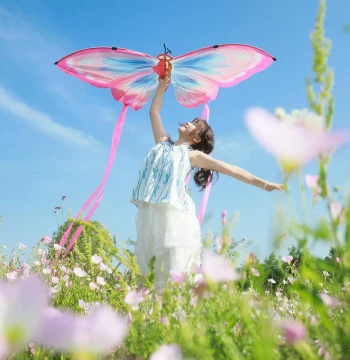 Photo-Ready Butterfly Kite for Spring Outings & Picnics - Ultra-Long Streamers, Easy to Fly, Perfect Handheld Prop
