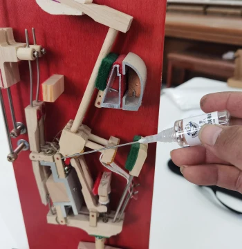 Piano Lubricating Oil for Pedals with Extension Needle - FAMAYA Piano Tuning and Maintenance Tool