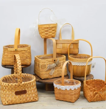 International Women's Day Woven Rattan and Grass Handheld Flower Baskets, Floral Arrangement Baskets, Gift Baskets