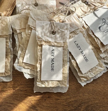 Xiaoshuai Classmate Original Handcrafted Custom Tags: Retro Artistic Materials for Premium Minimalist Hangtags