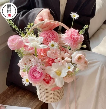 Mother's Day Wicker Handheld Flower Basket - Handwoven DIY Floral Arrangement Basket for Florists and Workshops