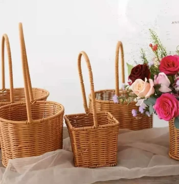 Rattan-Style Woven Handheld Flower Basket with Iron Art Design for Fresh Flowers and Green Plants