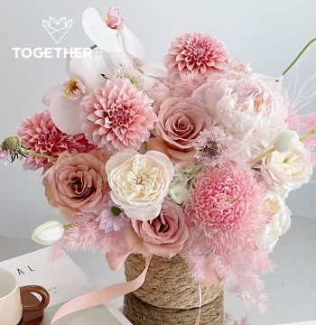 [520] Congcong Woven Hug Basket, Handheld Rattan Flower Basket, French Country Style Peony Basket